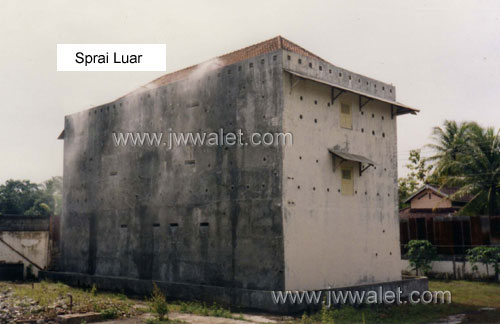Penggunaan spray luar pada rumah walet
