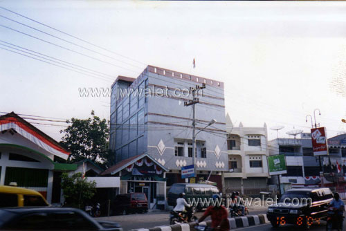 Rumah burung diatas ruko